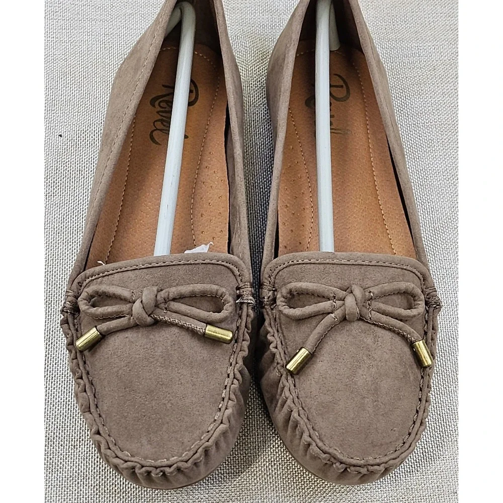 Revel Girls Darcy Moccasin Flats Taupe Faux Suede Loafers Bow Detail Size 4 - Picture 1 of 10